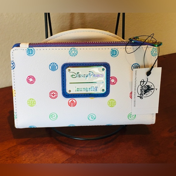 ✨ Loungefly Disney EPCOT Wallet. NWT ✨ - Picture 8 of 16